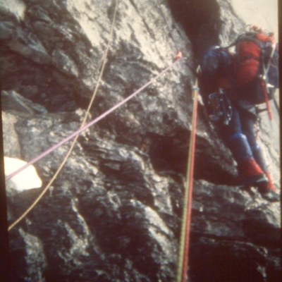 02-eiger-89-start-of-difficult-crack-packs-too-heavy-for-vertical-work_50616333866_l